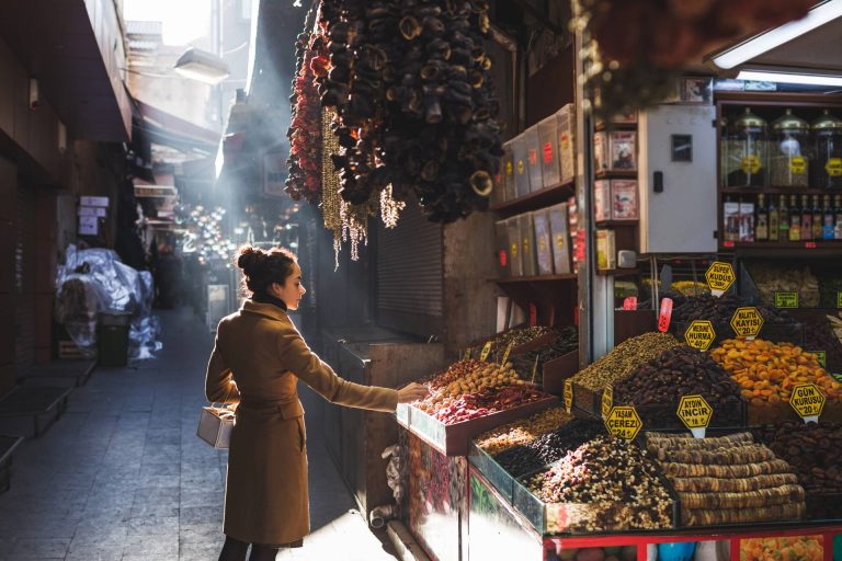 kobieta na Wielkim Bazarze w Stambule